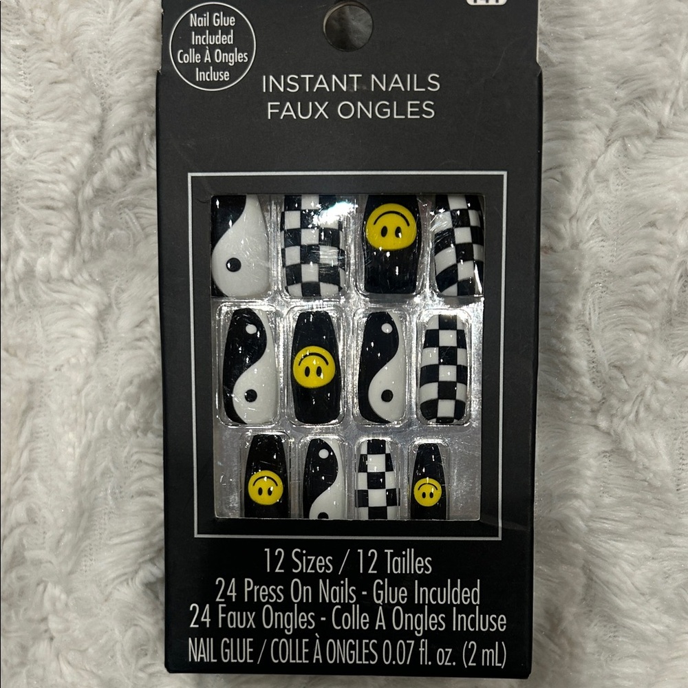 Bodyrage Black and White Press-On Nails with Smiley & checkered Design w/glue